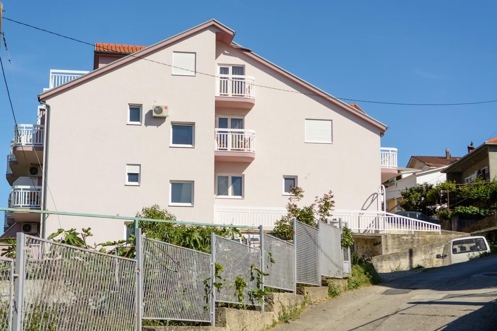 Apartment Mm *